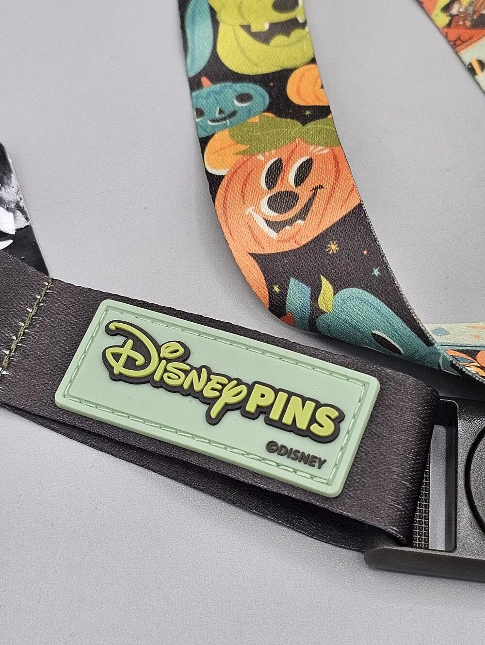 Disney Parks Halloween Reversible Lanyard Mickey Mouse Pumpkin Goofy Donald 2025